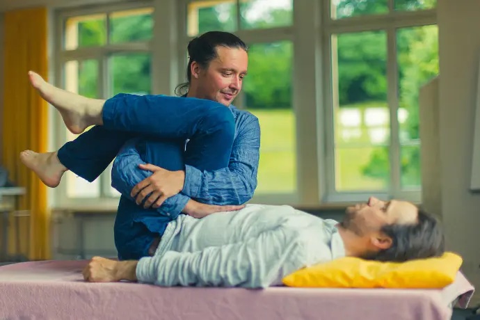Thai Yoga Massage in Wetzikon – passive Dehnung und Mobilisation
